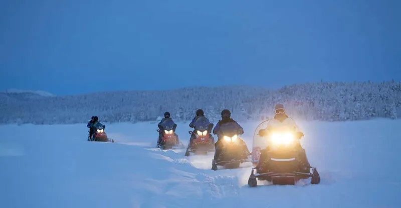 Overnight Snowmobile Tour with Dinner and Sauna — snowmobile tour in Kiruna
